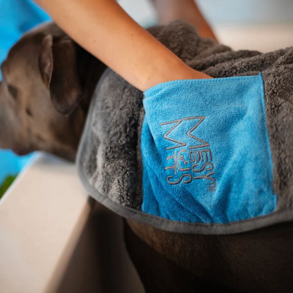 Messy Mutts Deluxe Microfiber Ultra Soft Dog Towel With Hand Pockets (Medium)